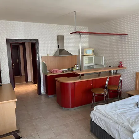 In Miramar Palace Апартамент